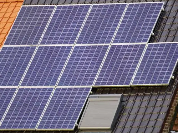 scene illustration showing limited solar self-consumption without battery storage
